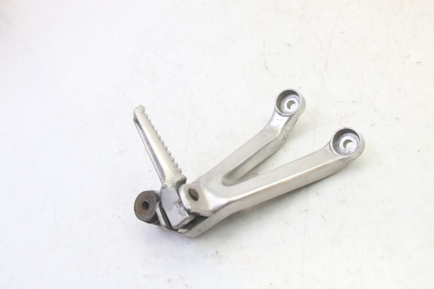 photo de REAR RIGHT FOOTREST MOUNT HONDA CBR RR FIREBLADE 900 (1992 - 1994) - Technical close-up