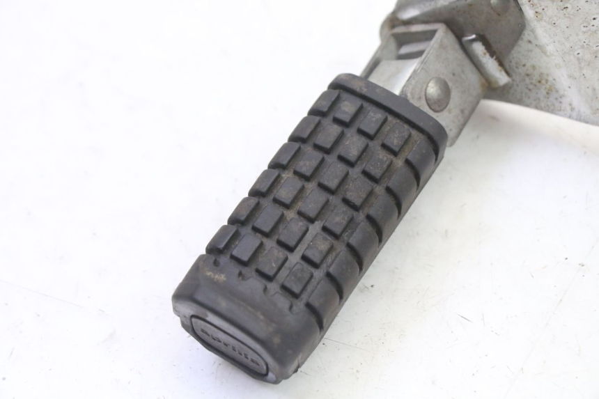 photo de REAR RIGHT FOOTREST MOUNT APRILIA CLASSIC 125 (1995 - 2001) - Alternative perspective