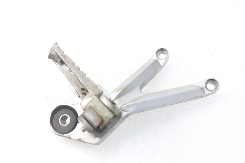 photo de REAR RIGHT FOOTREST MOUNT HYOSUNG COMET GTR 125 (2007 - 2014) - Component detail