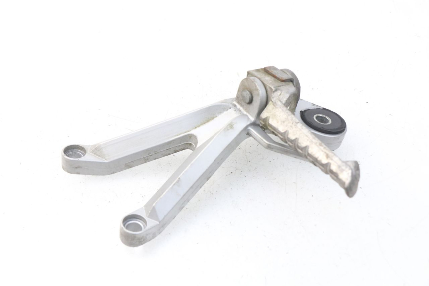 photo de REAR RIGHT FOOTREST MOUNT HYOSUNG COMET GTR 125 (2007 - 2014) - Zoom on usage condition