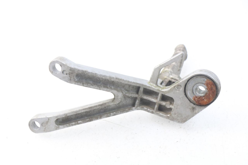 photo de REAR RIGHT FOOTREST MOUNT HYOSUNG COMET GTR 125 (2007 - 2014) - Technical close-up