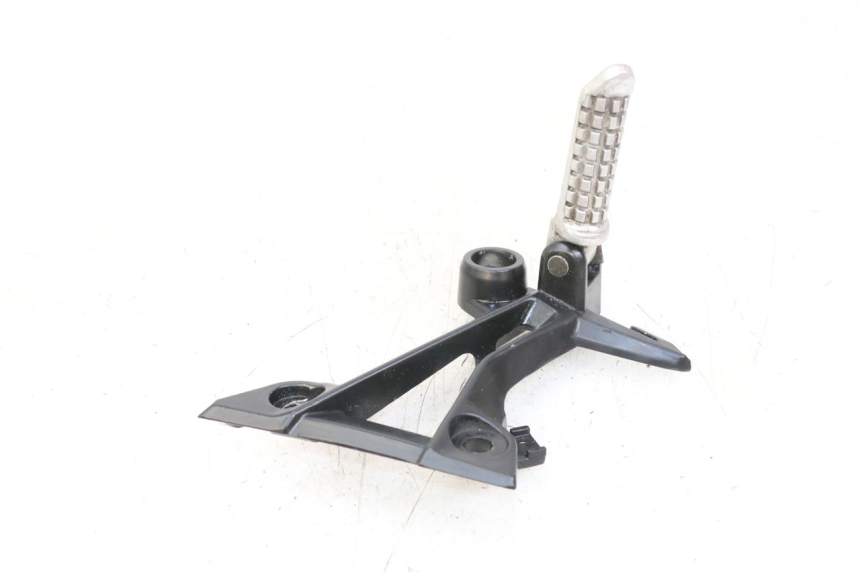 photo de REAR RIGHT FOOTREST MOUNT EBROH BRAVO GLE 1 (2020 - 2024) - Technical close-up