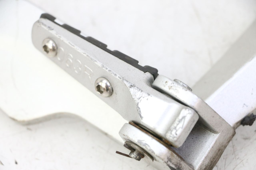 photo de REAR RIGHT FOOTREST MOUNT STAHO FH 50 (2018 - 2019) - Surface and material condition