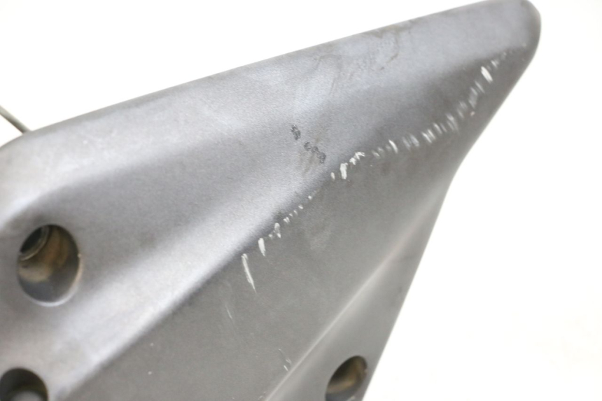 photo de REAR RIGHT FOOTREST MOUNT HONDA FJS SILVER WING SILVERWING 400 (2005 - 2008) - Surface and material condition