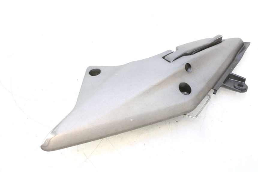 photo de REAR RIGHT FOOTREST MOUNT HONDA FJS SILVER WING SILVERWING 400 (2005 - 2008) - Alternative perspective