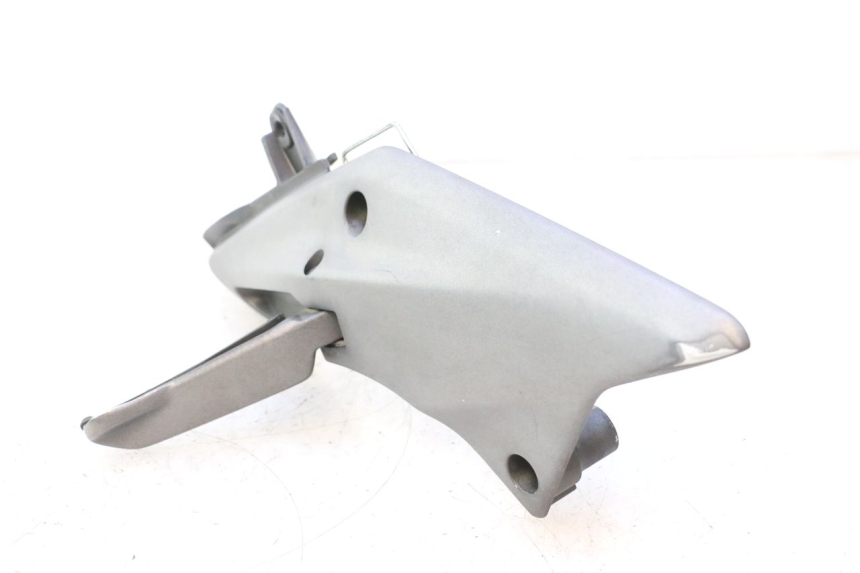 photo de REAR RIGHT FOOTREST MOUNT HONDA FJS SILVER WING SILVERWING 400 (2005 - 2008) - Fixing points details