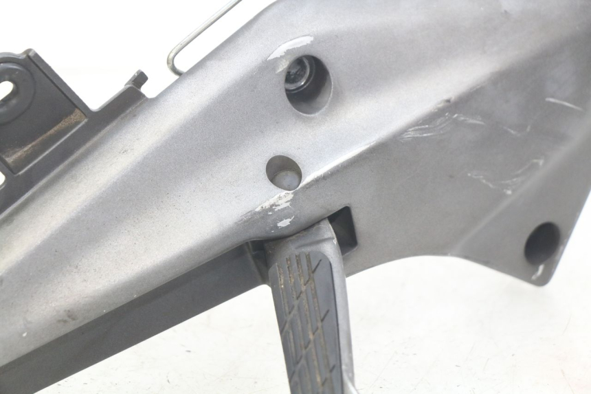 photo de RIGHT REAR FOOTREST MOUNTING PLATE HONDA FJS SILVERWING SILVER WING 400 (2009 - 2016) - Product overview