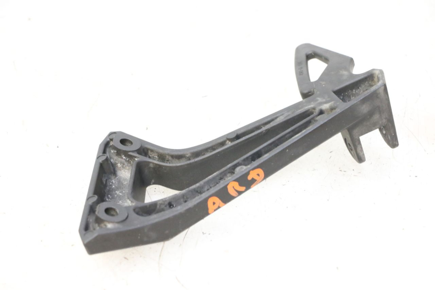 photo de REAR RIGHT FOOTREST MOUNT YAMAHA FZ6 FAZER S2 600 (2007 - 2011) - Component detail
