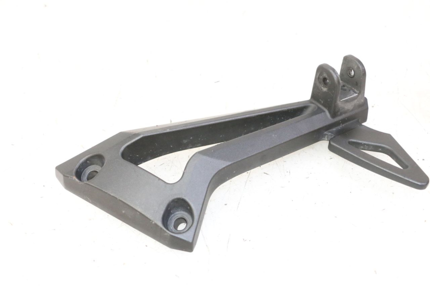 photo de REAR RIGHT FOOTREST MOUNT YAMAHA FZ6 FAZER S2 600 (2007 - 2011) - Alternative perspective