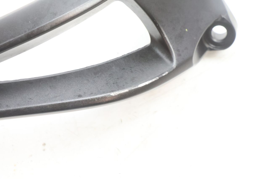 photo de REAR RIGHT FOOTREST MOUNT YAMAHA FZ8 800 (2010 - 2016) - Zoom on usage condition