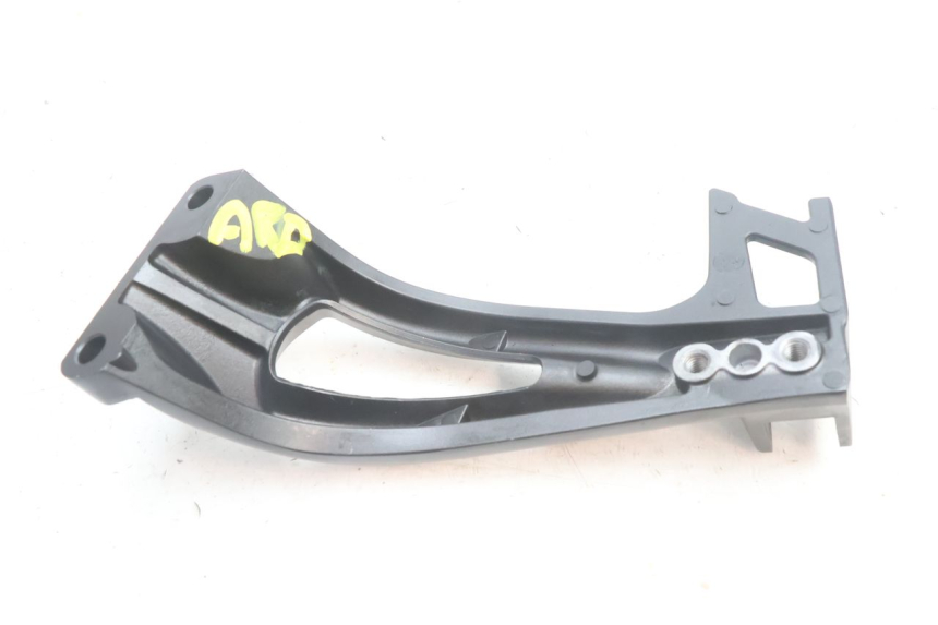 photo de REAR RIGHT FOOTREST MOUNT YAMAHA FZ8 800 (2010 - 2016) - Surface and material condition