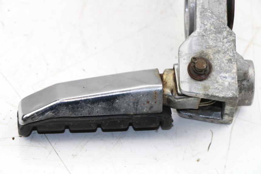 photo de REAR RIGHT FOOTREST MOUNT YAMAHA FZX FAZER 750 (1987 - 1998) - Fixing points details