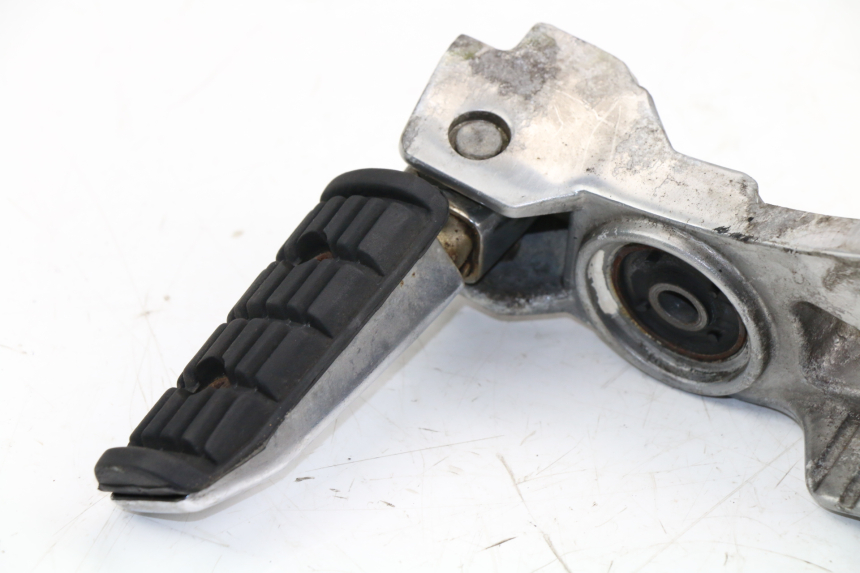 photo de REAR RIGHT FOOTREST MOUNT YAMAHA FZX FAZER 750 (1987 - 1998) - Checked used part
