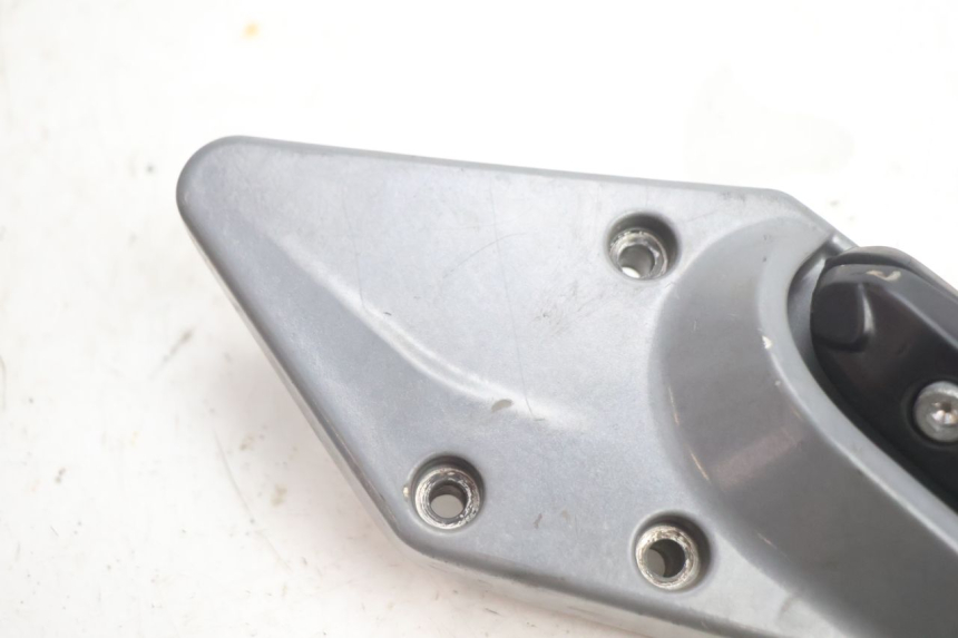 photo de REAR RIGHT FOOTREST MOUNT GILERA GP 800 (2007 - 2013) - Product overview