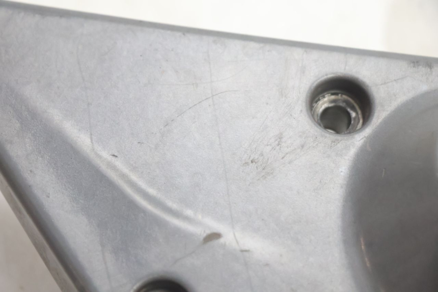 photo de REAR RIGHT FOOTREST MOUNT GILERA GP 800 (2007 - 2013) - Fixing points details