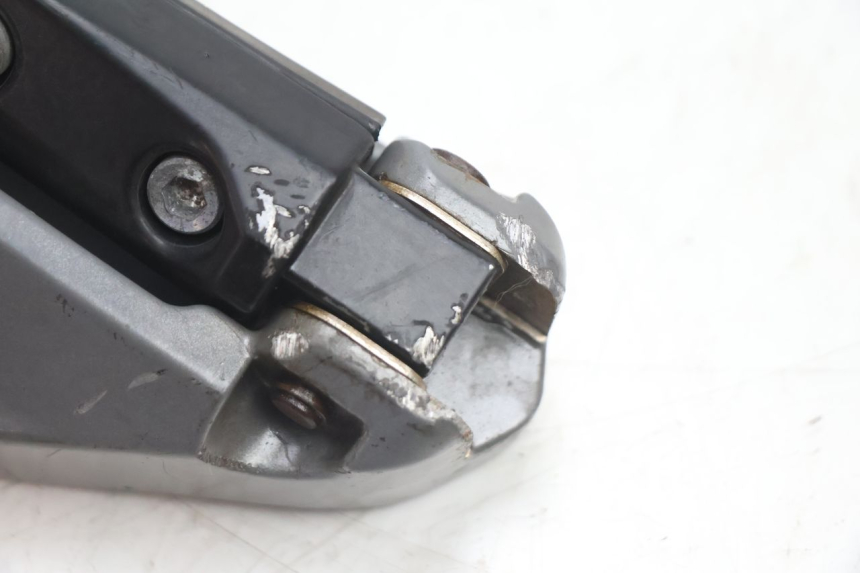 photo de REAR RIGHT FOOTREST MOUNT GILERA GP 800 (2007 - 2013) - Markings and original references
