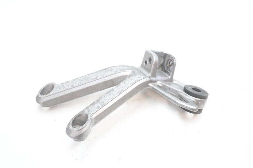 photo de REAR RIGHT FOOTREST MOUNT SUZUKI GSF N BANDIT 1200 (2001 - 2005) - Zoom on usage condition