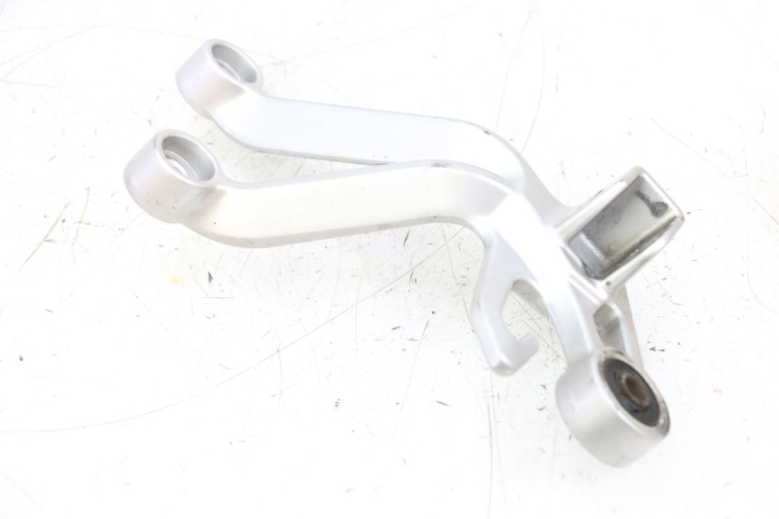 photo de REAR RIGHT FOOTREST MOUNT SUZUKI GSXR GSX-R 1000 (2003 - 2004) - Product overview