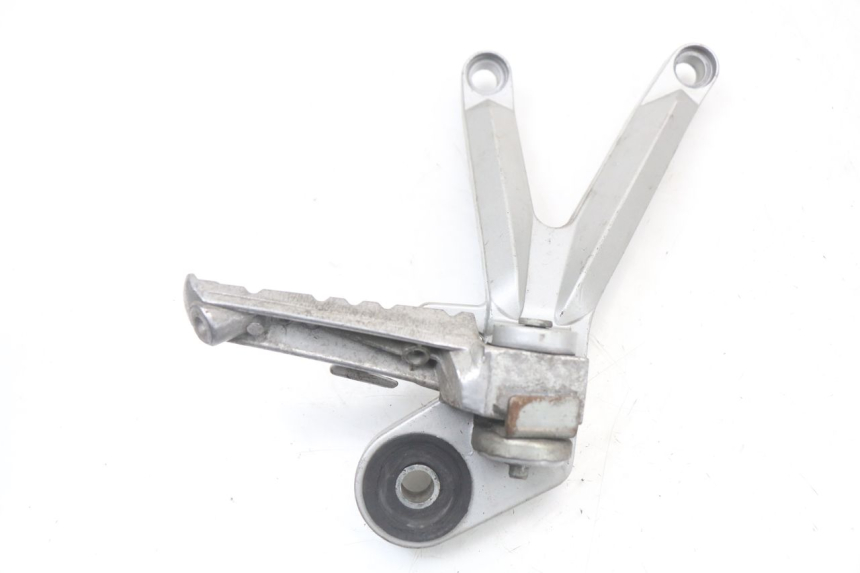 photo de REAR RIGHT FOOTREST MOUNT HYOSUNG GTR 125 (2006 - 2008) - Component detail