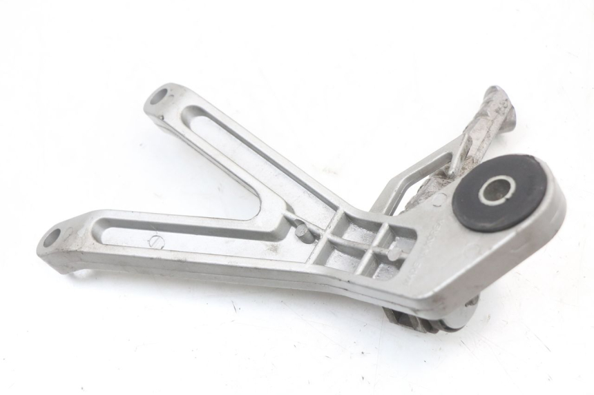 photo de REAR RIGHT FOOTREST MOUNT HYOSUNG GTR 125 (2006 - 2008) - Product overview