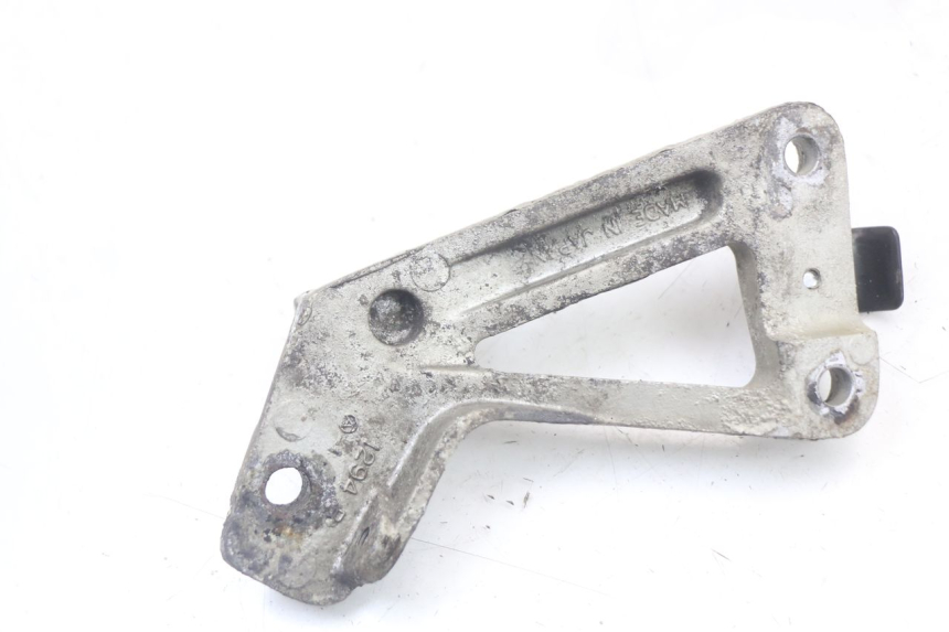 photo de REAR RIGHT FOOTREST MOUNT KAWASAKI GTR 1000 (1994 - 2004) - Technical close-up