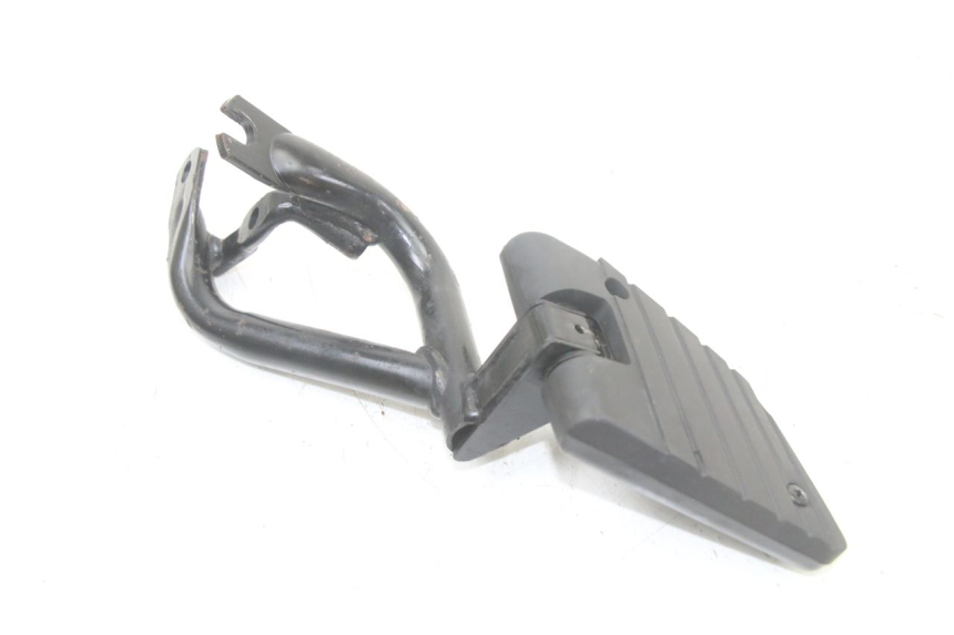photo de REAR RIGHT FOOTREST MOUNT KYMCO PEOPLE S 125 (2000 - 2008) - Alternative perspective