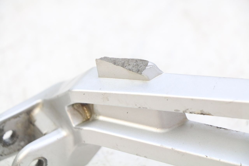 photo de RIGHT REAR FOOTREST MOUNTING PLATE YAMAHA MT ABS 125 (2014 - 2018) - Zoom on usage condition