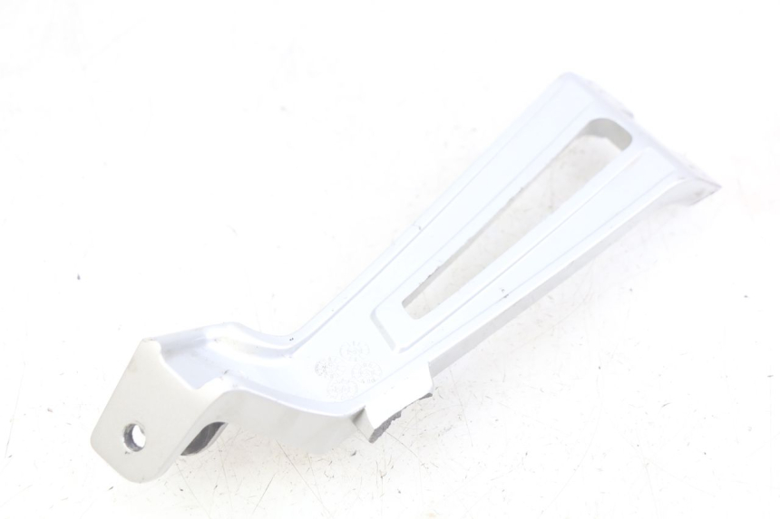 photo de RIGHT REAR FOOTREST MOUNTING PLATE YAMAHA MT ABS 125 (2014 - 2018) - Technical close-up