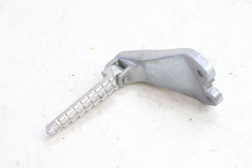photo de REAR RIGHT FOOTREST MOUNT YAMAHA N-MAX NMAX 125 (2021 - 2024) - Alternative perspective