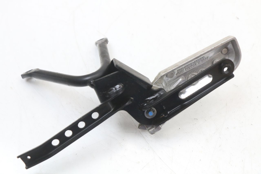 photo de REAR RIGHT FOOTREST MOUNT HONDA PCX (JF28) 125 (2009 - 2011) - Alternative perspective