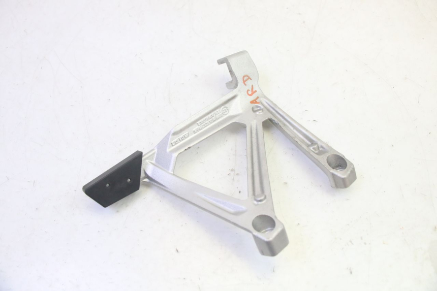 photo de REAR RIGHT FOOTREST MOUNT BMW R GS 1250 (2021 - 2024) - Alternative perspective