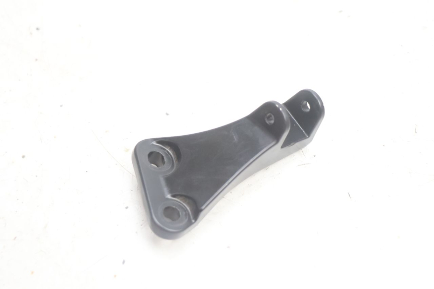 photo de REAR RIGHT FOOTREST MOUNT JM MOTORS R-MAX TECH 50 (2024 - 2026) - Component detail