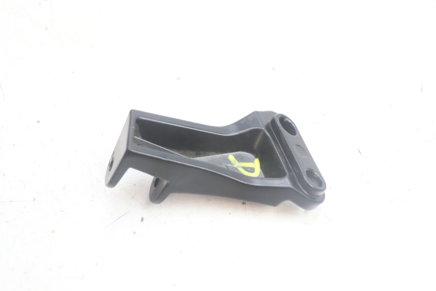 photo de REAR RIGHT FOOTREST MOUNT JM MOTORS R-MAX TECH 50 (2024 - 2026) - Zoom on usage condition