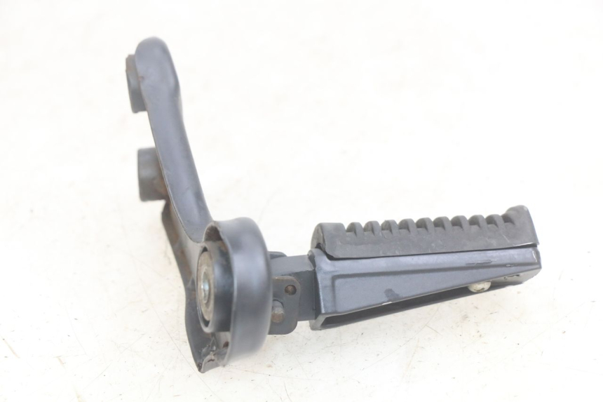 photo de RIGHT REAR FOOTREST MOUNTING PLATE YAMASAKI ROADSTER 50 (2013 - 2018) - Alternative perspective