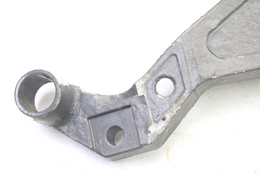 photo de REAR RIGHT FOOTREST MOUNT TRIUMPH SPRINT 900 (1995 - 1998) - Zoom on usage condition