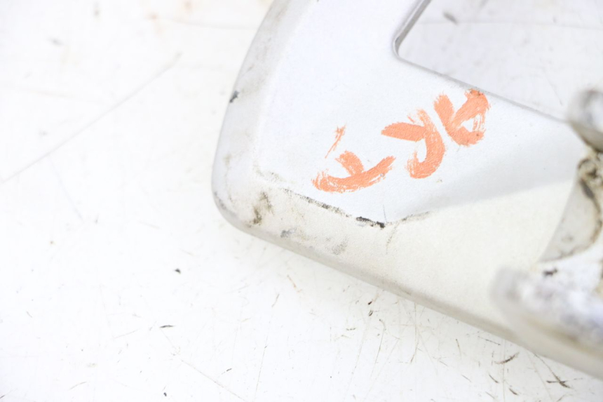 photo de REAR RIGHT FOOTREST MOUNT KTM SUPERENDURO R 950 (2005 - 2009) - Alternative perspective