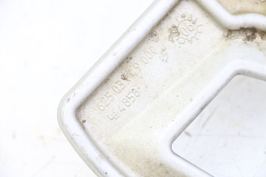 photo de REAR RIGHT FOOTREST MOUNT KTM SUPERENDURO R 950 (2005 - 2009) - Technical close-up