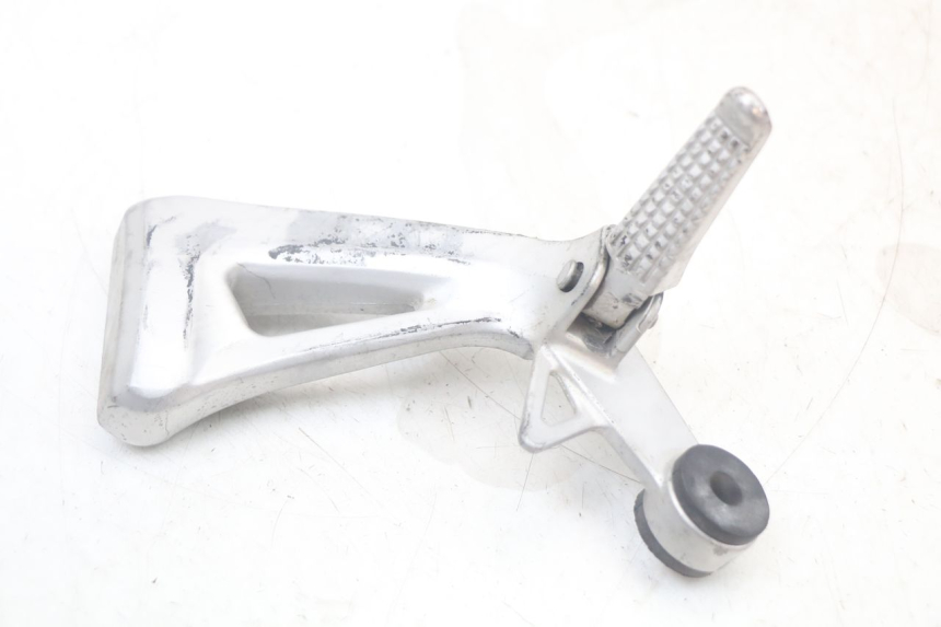 photo de RIGHT REAR FOOTREST MOUNTING PLATE SUZUKI SV N 650 (1999 - 2002) - Component detail