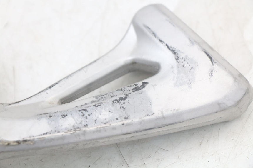 photo de RIGHT REAR FOOTREST MOUNTING PLATE SUZUKI SV N 650 (1999 - 2002) - Surface and material condition