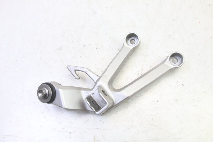 photo de REAR RIGHT FOOTREST MOUNT SUZUKI SV S 650 (2003 - 2009) - Main view