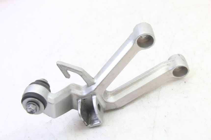 photo de REAR RIGHT FOOTREST MOUNT SUZUKI SV S 650 (2003 - 2009) - Component detail