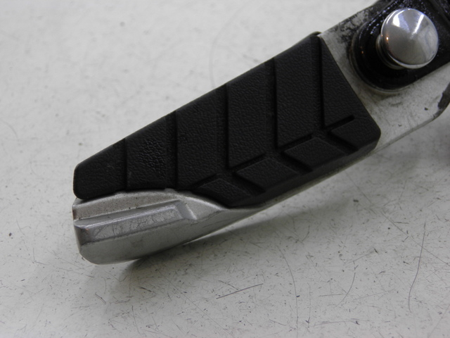 photo de REAR RIGHT FOOTREST MOUNT SYM GTS 125 (2005 - 2008) - Alternative perspective