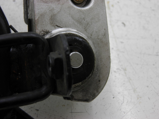 photo de REAR RIGHT FOOTREST MOUNT SYM GTS 125 (2005 - 2008) - Product overview