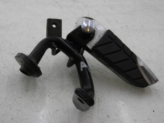 photo de REAR RIGHT FOOTREST MOUNT SYM GTS 125 (2005 - 2008) - Fixing points details