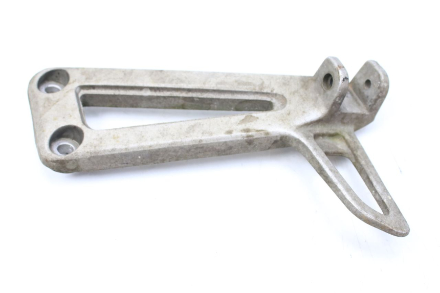 photo de RIGHT REAR FOOTREST MOUNTING PLATE YAMAHA TDR DELTABOX 125 (1997 - 2003) - Alternative perspective