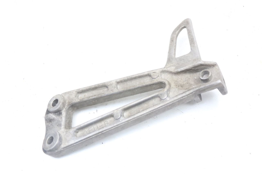 photo de RIGHT REAR FOOTREST MOUNTING PLATE YAMAHA TDR DELTABOX 125 (1997 - 2003) - Alternative perspective