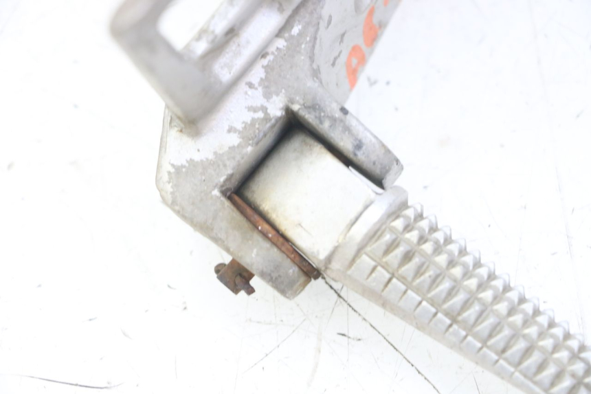 photo de RIGHT REAR FOOTREST MOUNTING PLATE YAMAHA TDR DELTABOX 125 (1997 - 2003) - Component detail