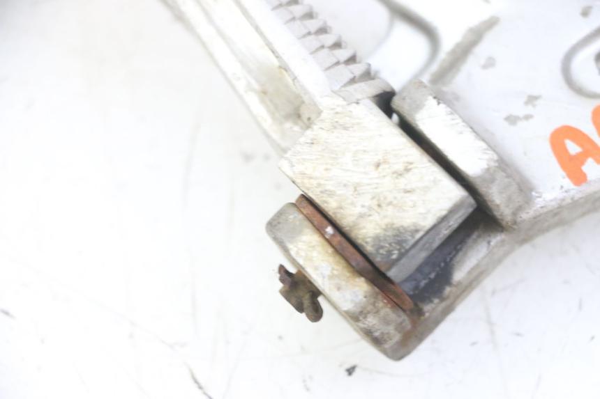 photo de RIGHT REAR FOOTREST MOUNTING PLATE YAMAHA TDR DELTABOX 125 (1997 - 2003) - Zoom on usage condition