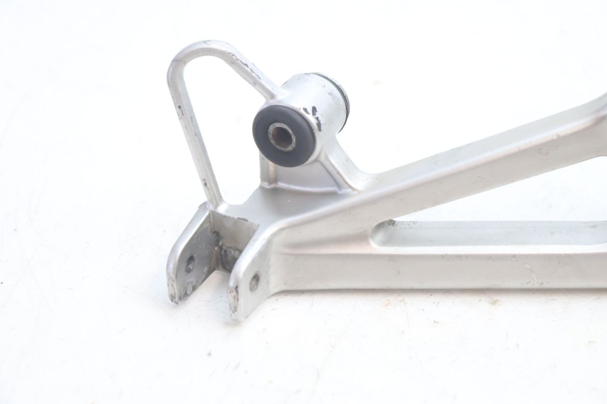 photo de RIGHT REAR FOOTREST MOUNTING PLATE HONDA VFR FI RC46 800 (1998 - 2001) - Component detail