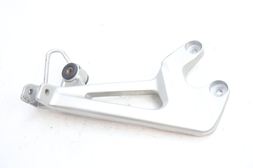 photo de RIGHT REAR FOOTREST MOUNTING PLATE HONDA VFR FI RC46 800 (1998 - 2001) - Product overview